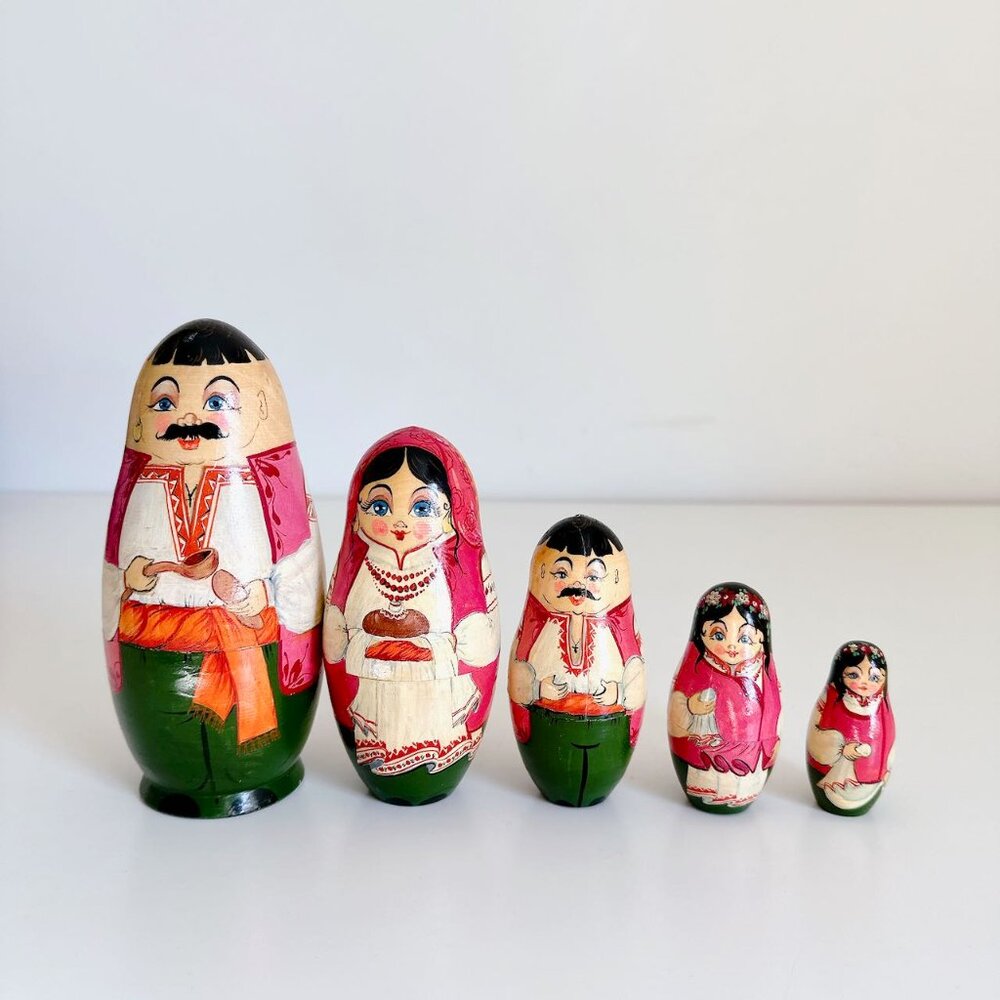 VINTAGE HANDMADE RUSSIAN MATRYOSHKA NESTING DOLLS UKRAINIAN FAMILY